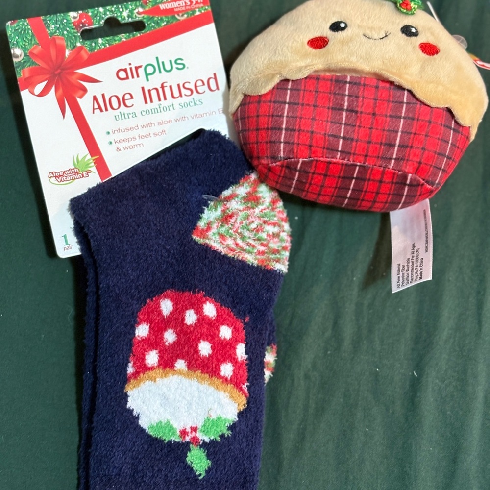 Airplus Aloe Infused Festive Socks w/ mini stuffed Toy